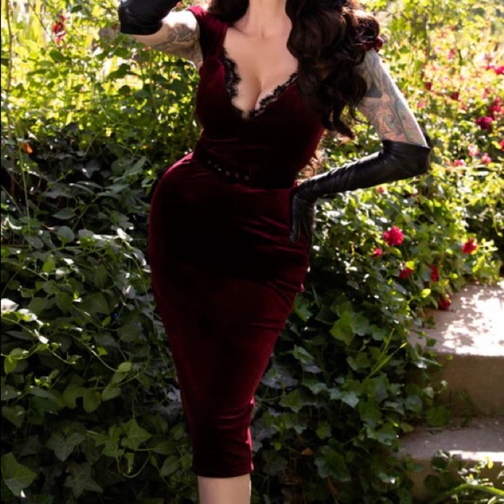 La Femme en Noir Baudelaire Dress Crimson- XS